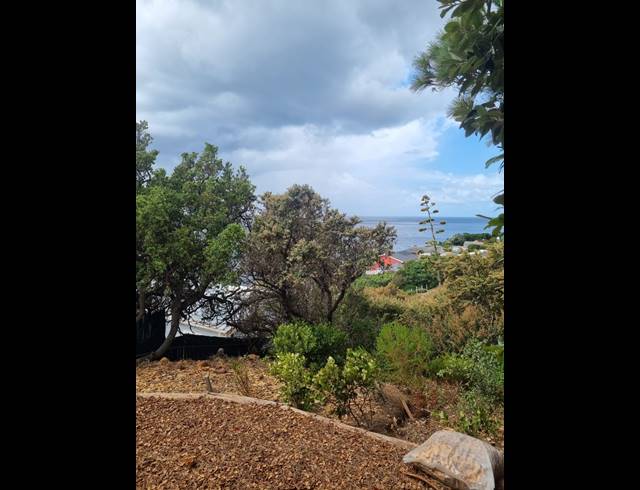 Cottage Between Mountain and the Sea